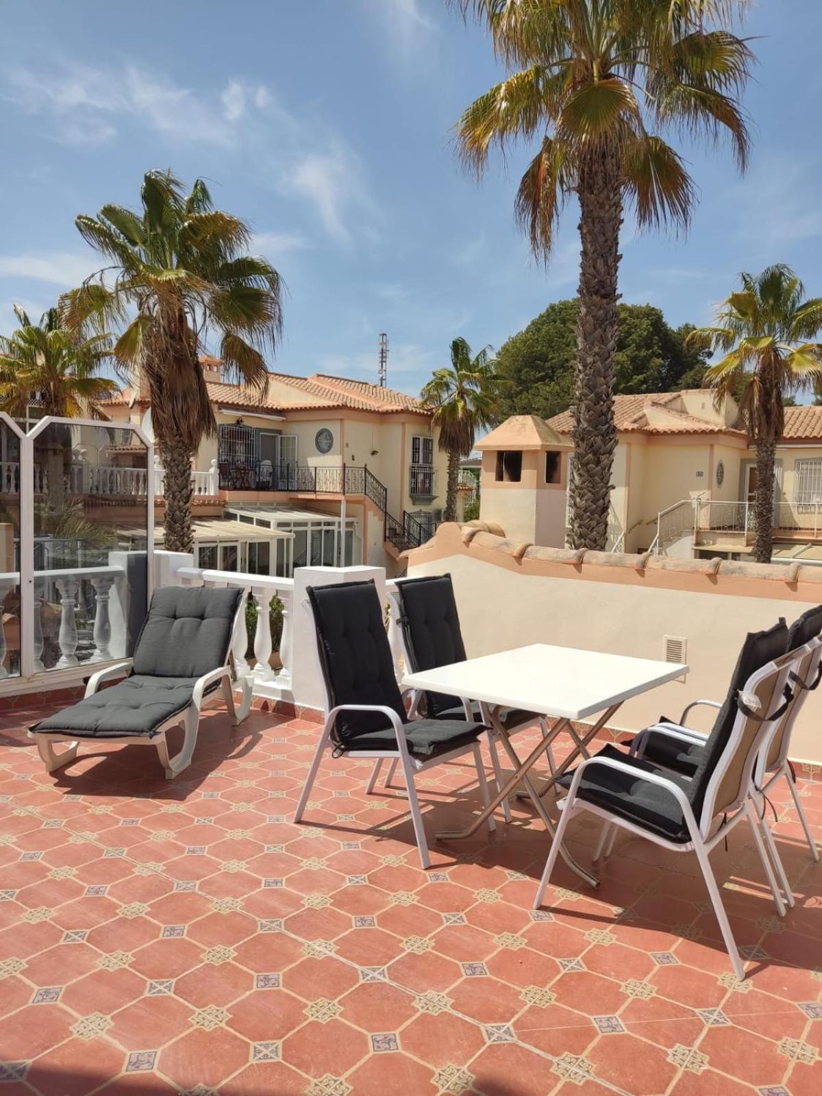 Schoenes Ruhiges Rooftop Apartment Mit Grosser Dachterrasse トレビエハ エクステリア 写真