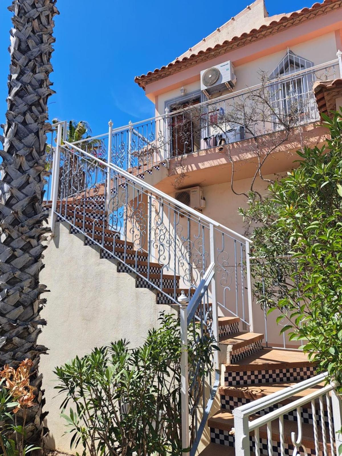 Schoenes Ruhiges Rooftop Apartment Mit Grosser Dachterrasse トレビエハ エクステリア 写真